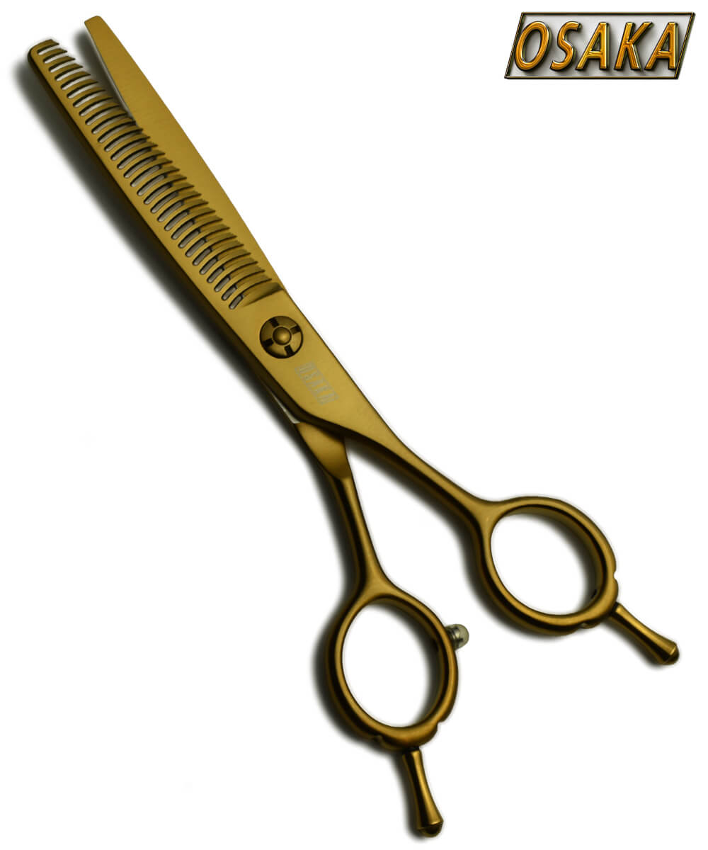 Ciseaux sculpteurs OSAKA finition Gold, avec 30 dents effileuses et un design ergonomique brossé pour une coupe précise et un style affirmé en salon.