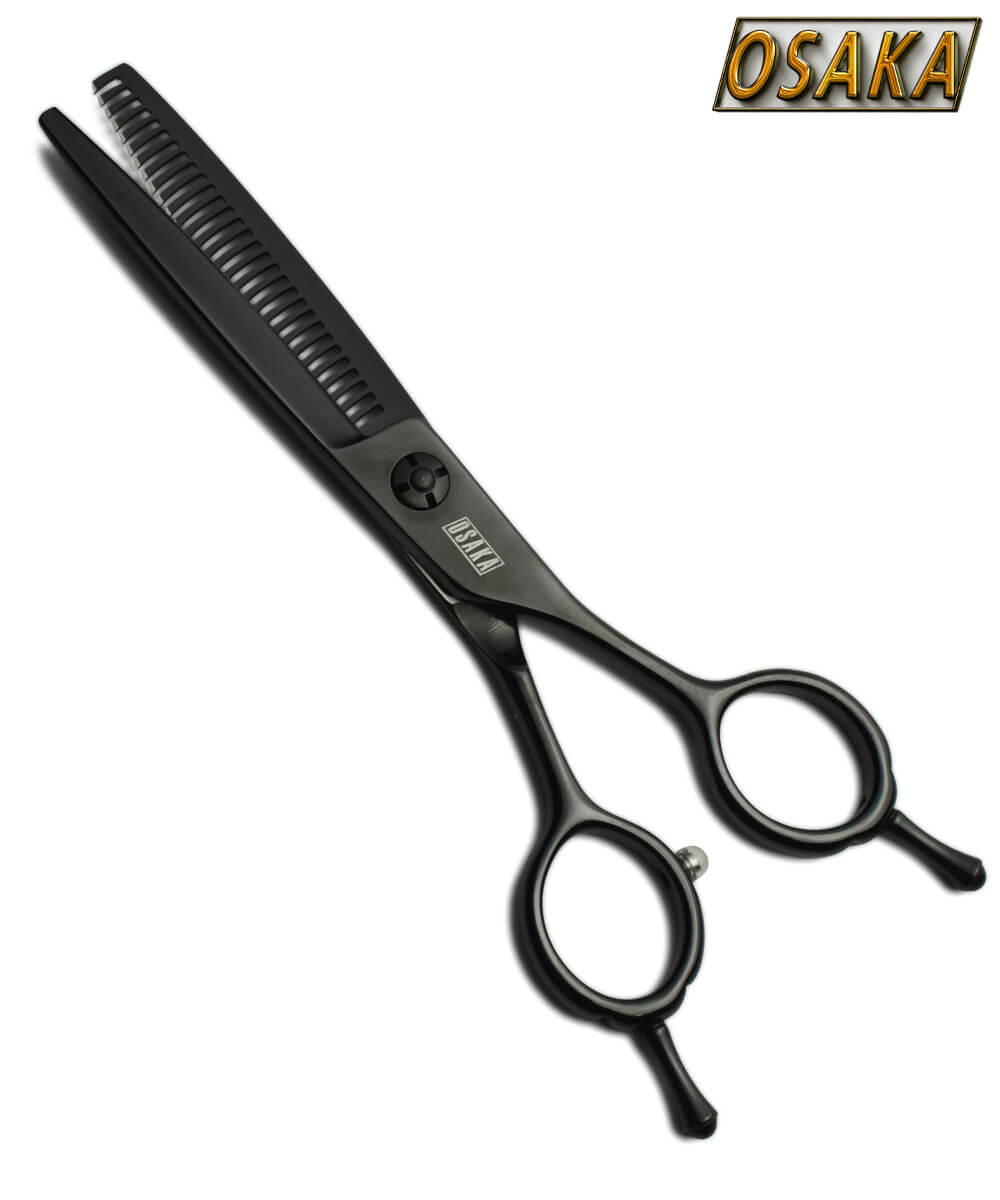 Ciseaux sculpteurs OSAKA finition Noire, avec 30 dents effileuses et un design ergonomique brossé pour une coupe précise et un style affirmé en salon.