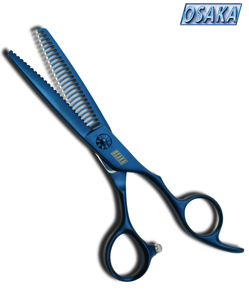Ciseaux sculpteurs OSAKA SANAGI 25 dents en finition bleue, conçus pour l’effilage et la texturisation précise des cheveux, avec manche ergonomique et vis centrale décorative.