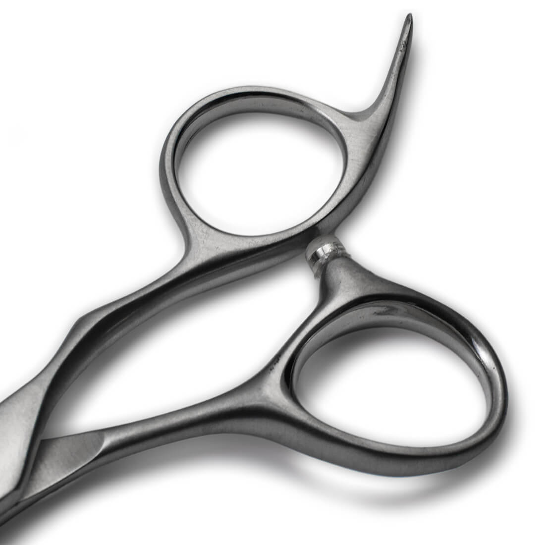 manche des ciseaux Blacksmith avec des anneauxergonomiques et cambrés pour une meilleure prise en main et un meilleur maintien du pouce