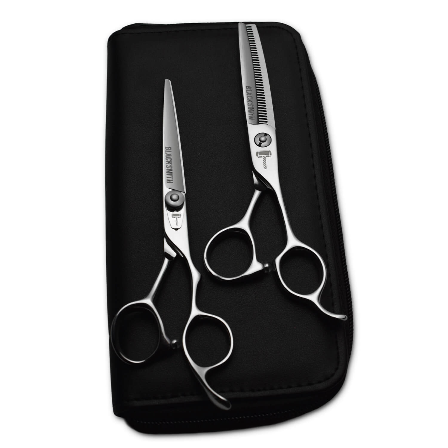 kit de 2 paires de ciseaux Blacksmith posé sur une trousse de rangement