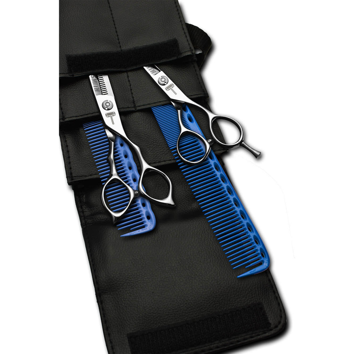 kit ciseaux blacksmith avec peignes yspark bleus comportant une paire de ciseaux sculpteurs et droites avec lames fines