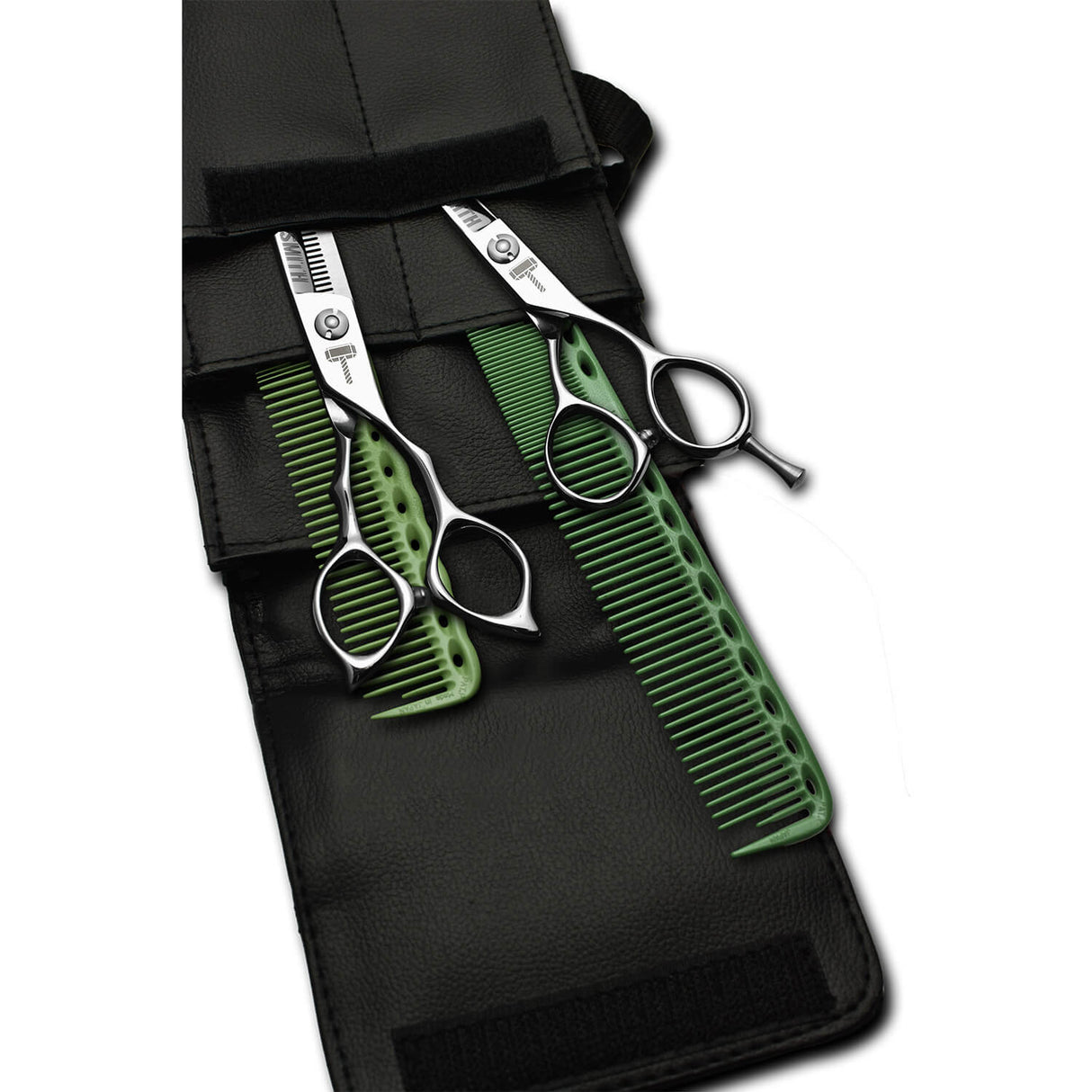 kit ciseaux blacksmith avec peignes yspark verts comportant une paire de ciseaux sculpteurs et droites avec lames fines