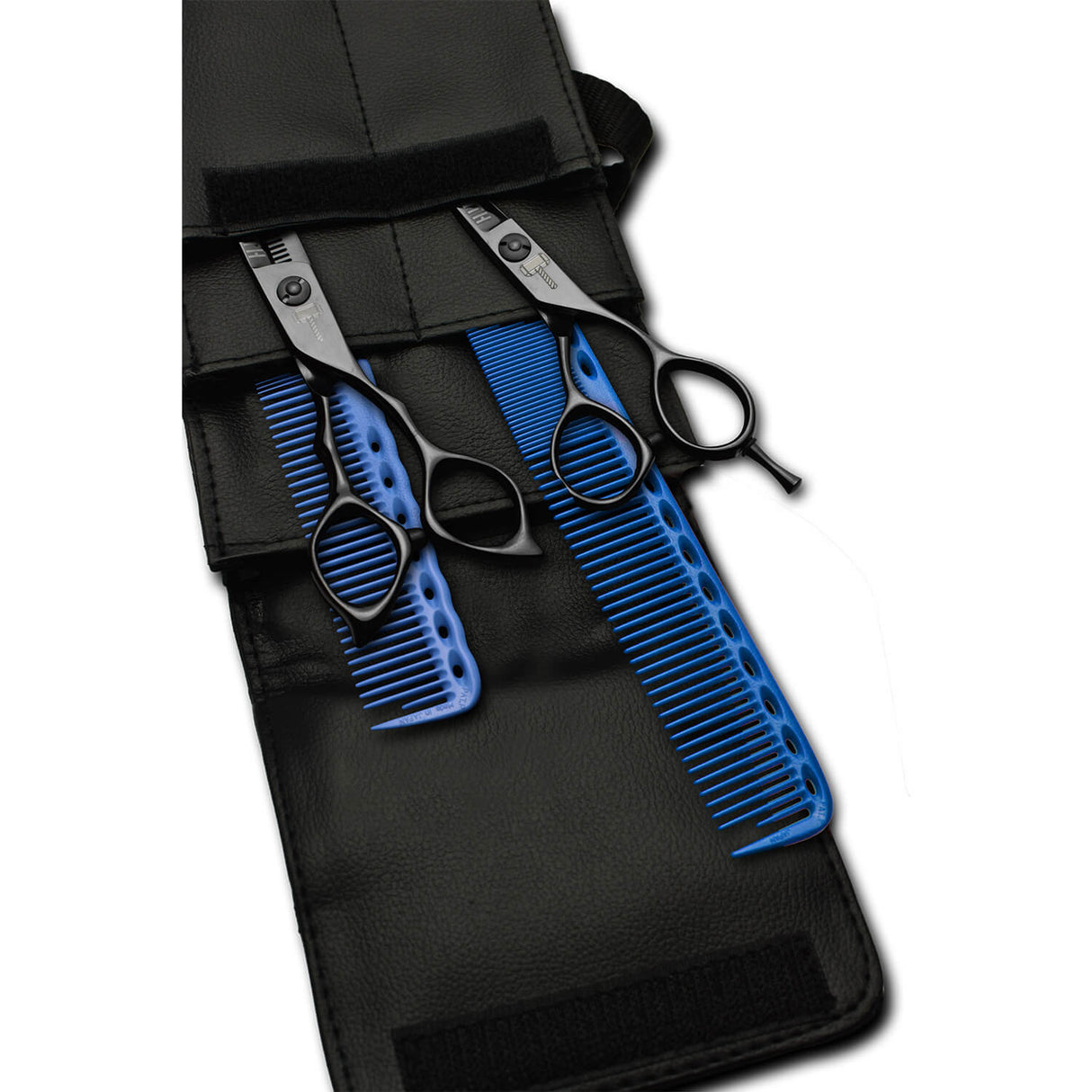 pack de ciseaux noirs blacksmith avec 2 peignes yspark bleu ys334 et ys335 et une trousse de rangement