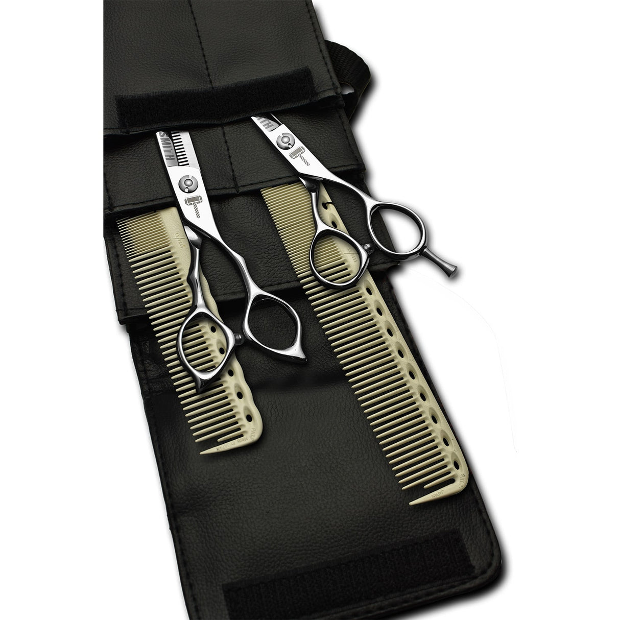pack de ciseaux blacksmith avec 2 peignes yspark blancs ys334 et ys335 et une trousse de rangement