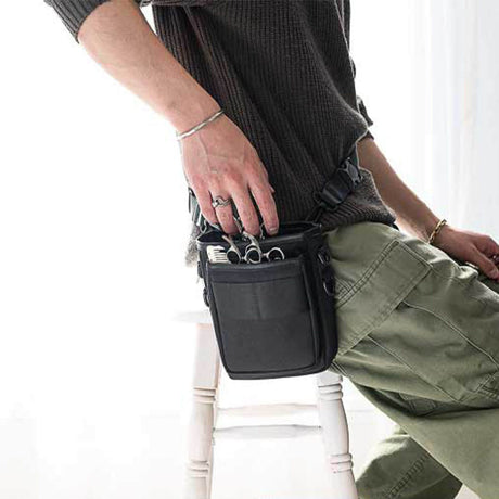 port des trousses noir osaka hoxton par un coiffeur