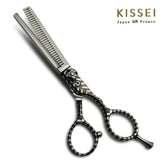 ciseaux japonais sculpteurs effileurs kissei utilisés pour désépaissir les cheveux avec un manche à anneau décalés offset avec des motif zébrés