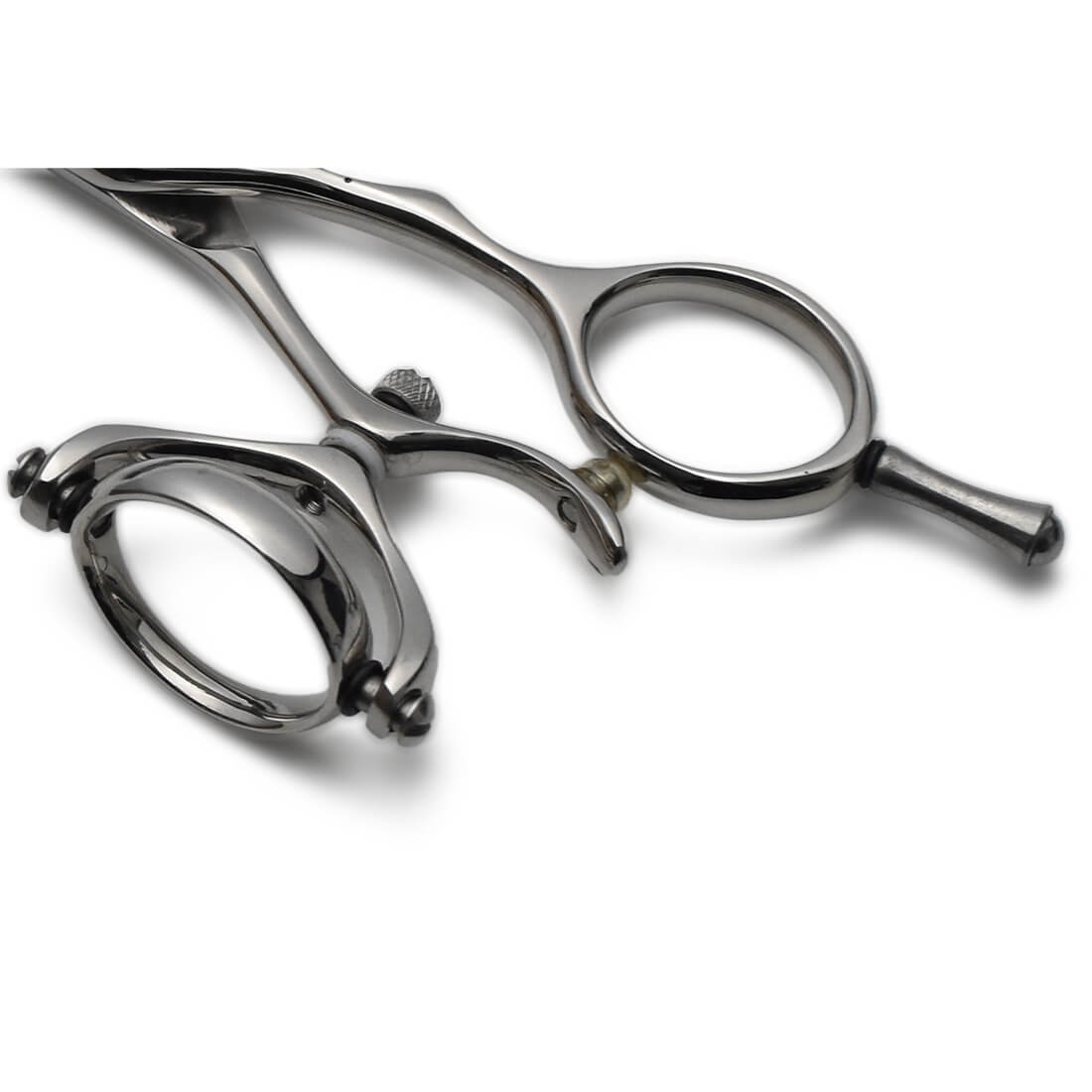 Manche des ciseaux de coiffure KISSEI avec des anneaux rotatifs pour plus d'ergonomie pour les coiffeurs souffrant de TMS