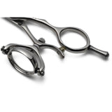 Manche des ciseaux de coiffure KISSEI avec des anneaux rotatifs pour plus d'ergonomie pour les coiffeurs souffrant de TMS