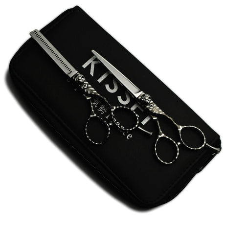 kit de 2 paires de ciseaux de coiffure kissei air avec une trousse kissei en fonds