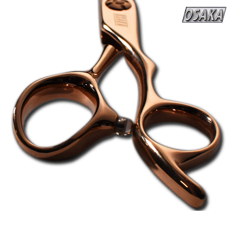 manche des ciseaux japonais osaka c2k en titane rose gold et anneau cambré pour plus d'ergonomie