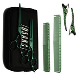 pack de ciseaux osaka composé des ciseaux OSAKA Suiren en version droite et effileurs. Les peignes yspark 339 et 335 vert ainsi que des sépares mèches vertes YSPARK SHARK complètent le pack 