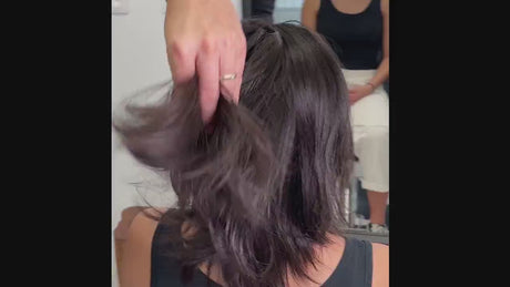 Vidéo coupe cheveux précise avec ciseaux KISSEI professionnels.